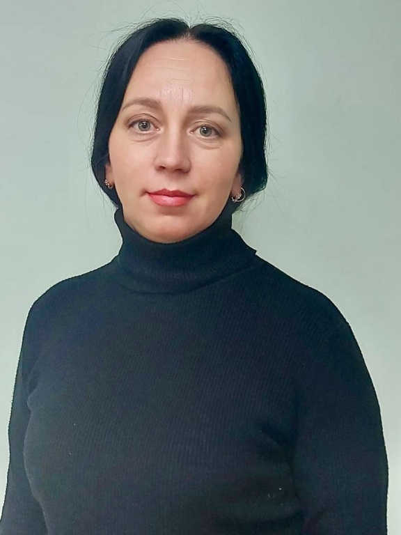 Ekaterina-Gusak-direktor-SSch-v-Chinyavoryke.jpg